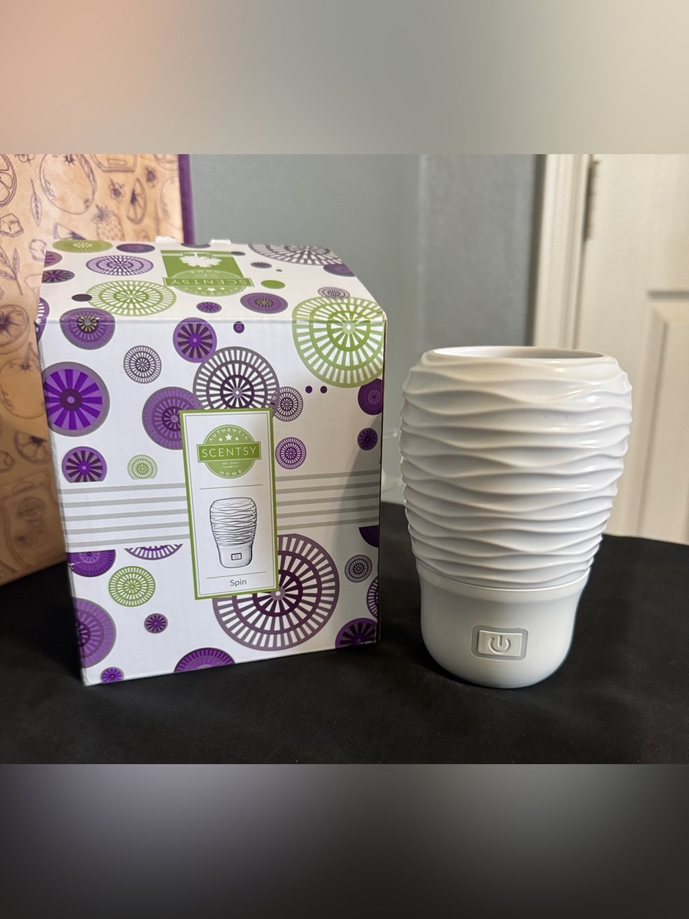 Scentsy Plug In Diffuser w/ Pods - Picture 3 of 4